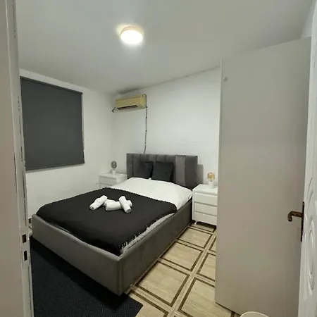 5 Bedroom! 12 Min To Airport! Private Parking * Kamez