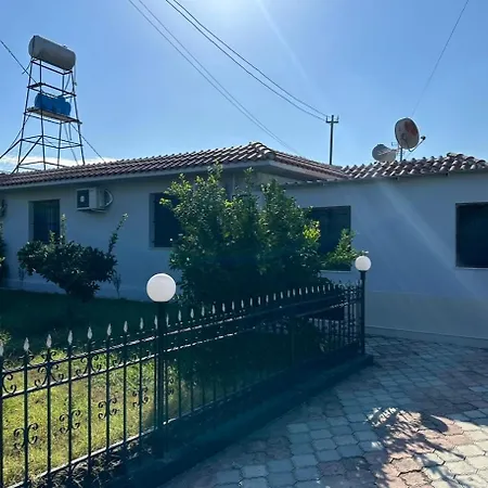 5 Bedroom! 12 Min To Airport! Private Parking Villa Kamez