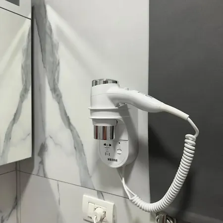 Villa 5 Bedroom! 12 Min To Airport! Private Parking Kamez