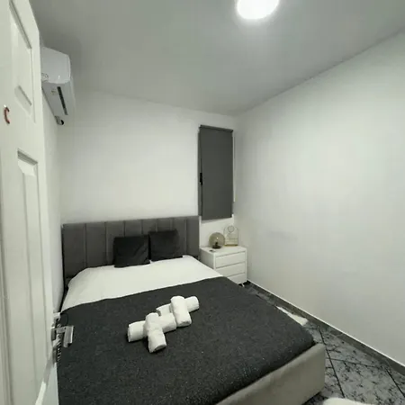 5 Bedroom! 12 Min To Airport! Private Parking Villa Kamez