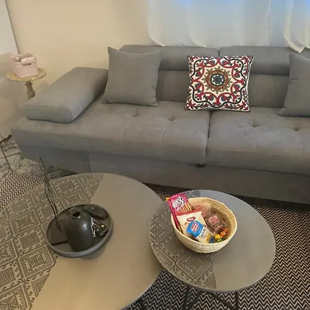 5 Bedroom! 12 Min To Airport! Private Parking *