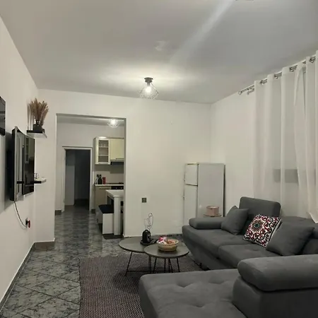 5 Bedroom! 12 Min To Airport! Private Parking Villa *