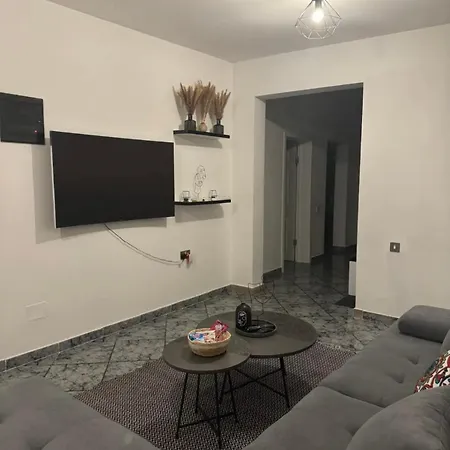 Villa 5 Bedroom! 12 Min To Airport! Private Parking Kamez
